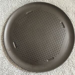 Vintage WEAREVER AIR BAKE Perforated Pizza Baking Pan 15 3/4” Crisp Crust Baker